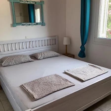 Villa Paralia * Amoudi